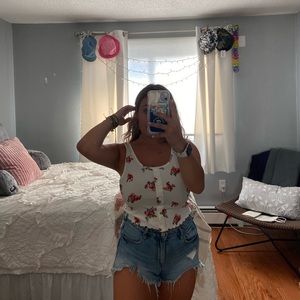 ✰ ✰ WHITE BUTTON UP FLORAL TANK TOP ✰ ✰